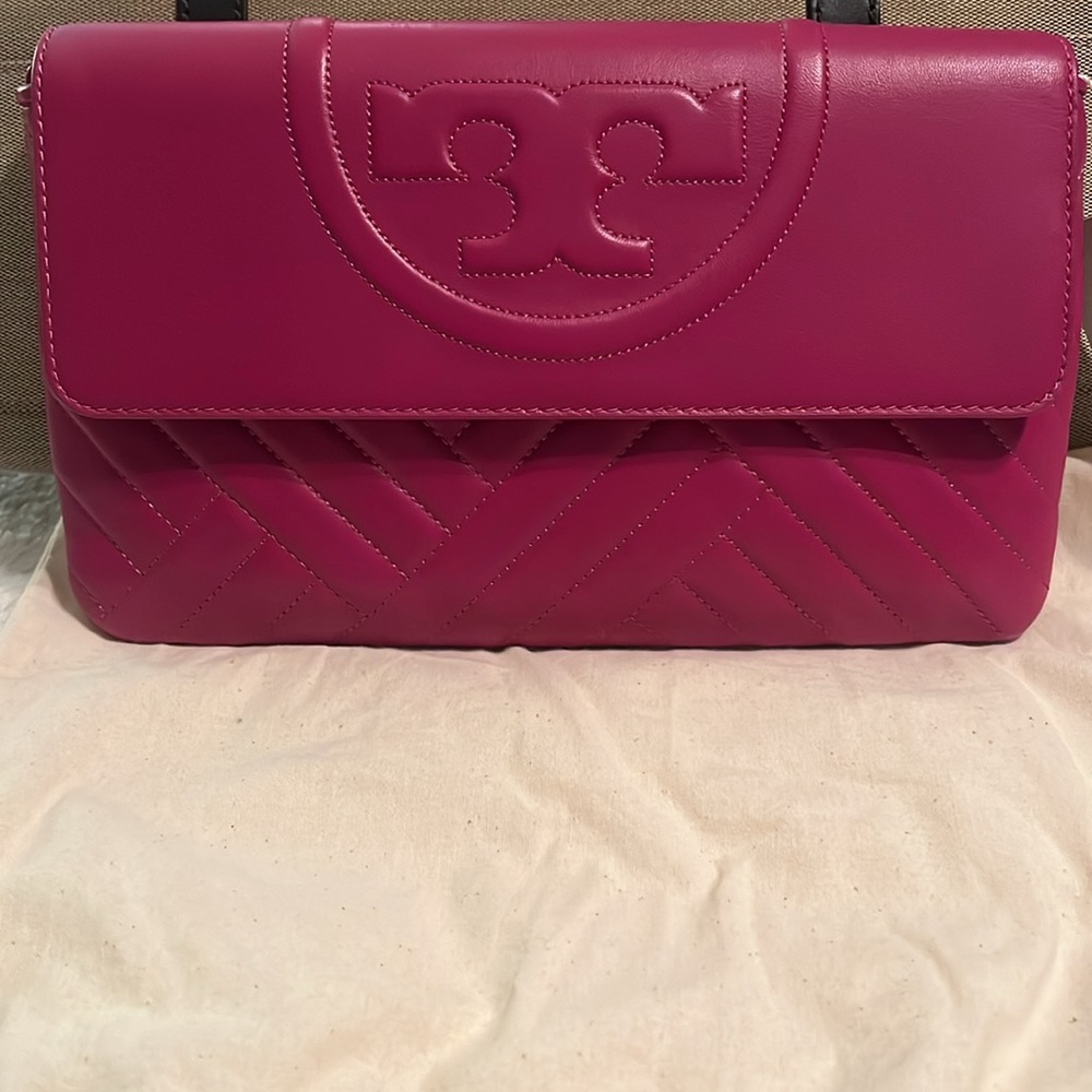 NWT Tory Burch Alexa Convertible Clutch in  Party Fuchsia 🩷 - Picture 2 of 16